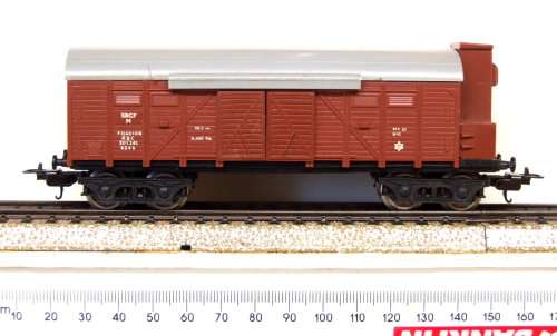 LIMA HO:Vintage SNCF Freight Car, Working Red Taillights  in Good Used, un-boxed condition (Italy)