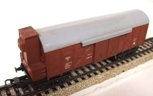 LIMA HO:Vintage SNCF Freight Car, Working Red Taillights  in Good Used, un-boxed condition (Italy)