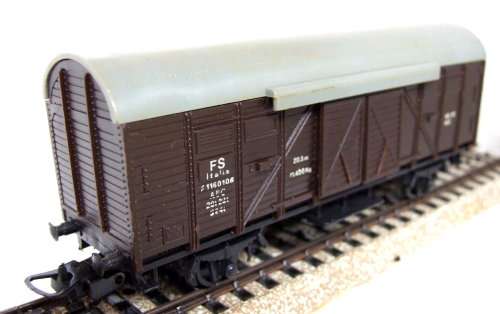 LIMA HO:Vintage FS Freight Car with Sliding Doors in Good Used, un-boxed condition (Italy)