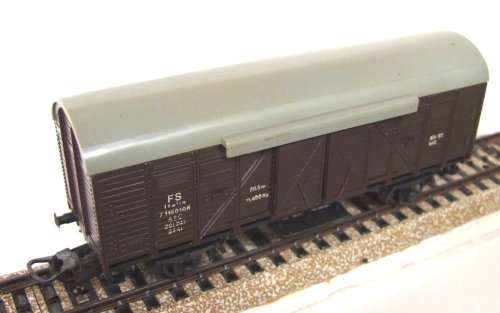 LIMA HO:Vintage FS Freight Car with Sliding Doors in Good Used, un-boxed condition (Italy)