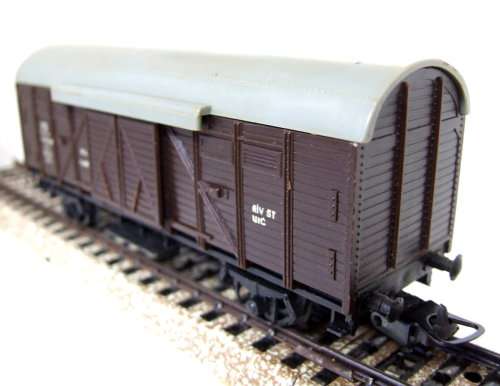 LIMA HO:Vintage FS Freight Car with Sliding Doors in Good Used, un-boxed condition (Italy)