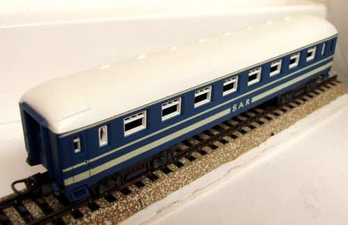 LIMA HO: Standard Junior Blue Train Passenger Coach in Good unboxed condition (Italy)