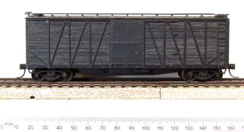 ACCURAIL HO: 40' L&C Box Car with KD couplings in good used & un-boxed condition(China)