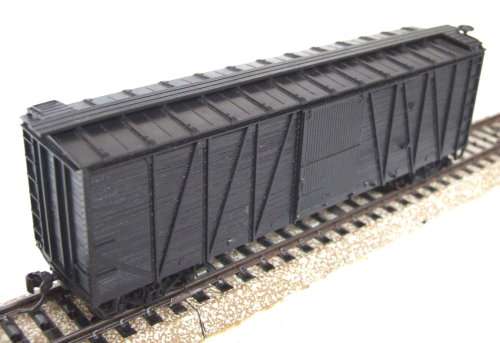 ACCURAIL HO: 40' L&C Box Car with KD couplings in good used & un-boxed condition(China)