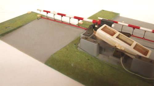 JOUEF HO/OO: Vintage Electro-Magnetic Road Crossing in Fair operational condition.(France)