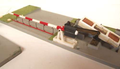 JOUEF HO/OO: Vintage Electro-Magnetic Road Crossing in Fair operational condition.(France)