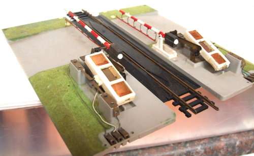 JOUEF HO/OO: Vintage Electro-Magnetic Road Crossing in Fair operational condition.(France)