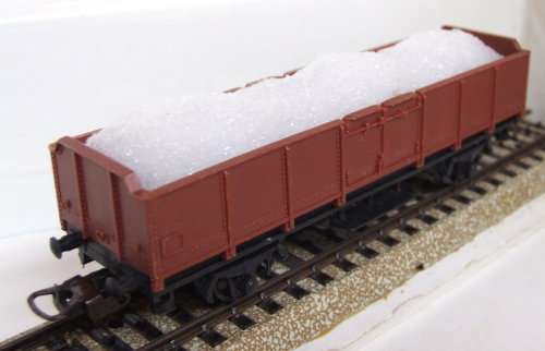 LIMA HO: Unmarked European White Gravel Car with Load in Good un-boxed condition (Italy)