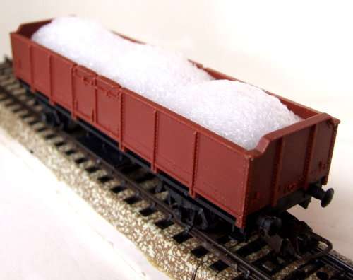 LIMA HO: Unmarked European White Gravel Car with Load in Good un-boxed condition (Italy)