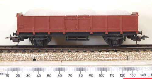 LIMA HO: Unmarked European White Gravel Car with Load in Good un-boxed condition (Italy)