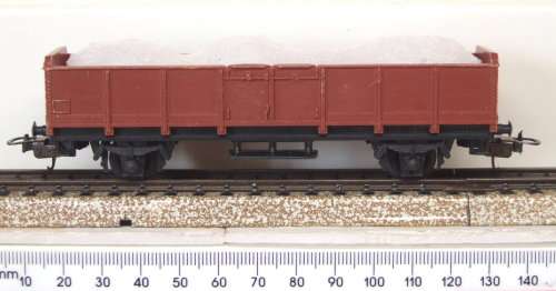 LIMA HO: Unmarked European White Gravel Car with Load in Good un-boxed condition (Italy)