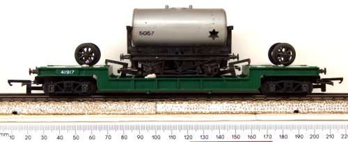 TRI-ANG OO: Vintage Deep-well Lowbed Wagon with Scrap Load in Good un-boxed condition (England)