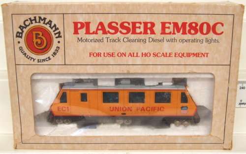 BACHMANN HO: Detailed UP Plasser EM80C Motorised Track Cleaner in Good boxed condition (China)