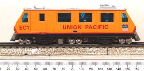 BACHMANN HO: Detailed UP Plasser EM80C Motorised Track Cleaner in Good boxed condition (China)