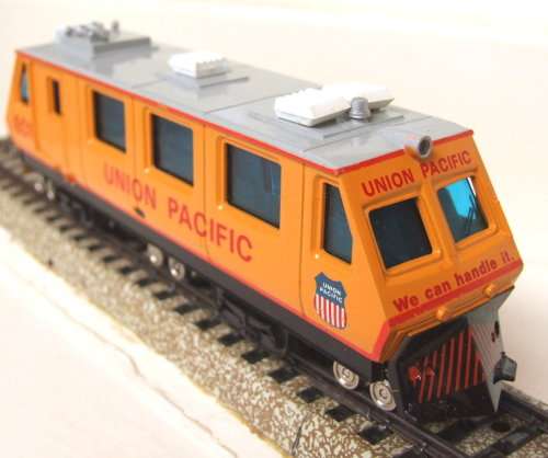 BACHMANN HO: Detailed UP Plasser EM80C Motorised Track Cleaner in Good boxed condition (China)