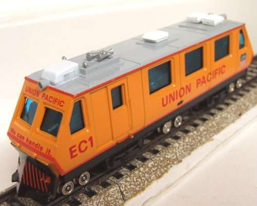 BACHMANN HO: Detailed UP Plasser EM80C Motorised Track Cleaner in Good boxed condition (China)