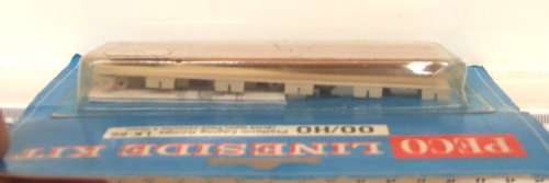 PECO ACC HO: On Auction is this Carded Lineside Kit in New un-used condition.(England)