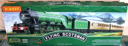 HORNBY OO: Train Set "FLYING SCOTSMAN"  in GOOD boxed condition (China)
