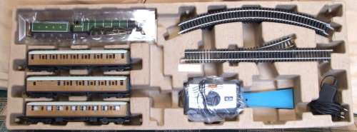 HORNBY OO: Train Set "FLYING SCOTSMAN"  in GOOD boxed condition (China)