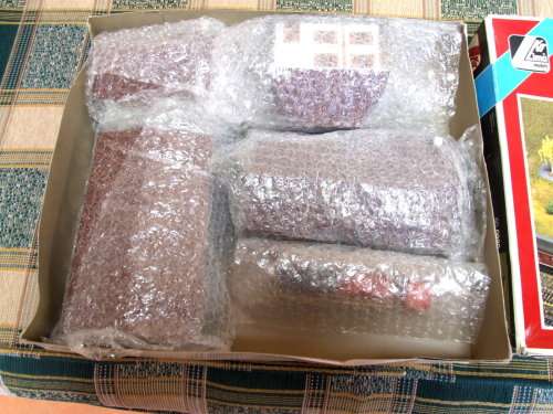 LIMA HO:  Village Scenery Set in GOOD boxed condition (Italy)