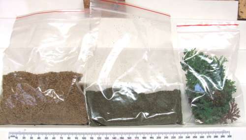 SCENERY HO: 2x Bags of Scatter Material + 1 Bag of Plastic Greenery in Good condition.(SA)