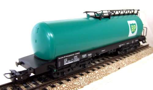MARKLIN HO: 3-rail AC Plastic BP Oil Tanker in Like New un-boxed condition (Germany)