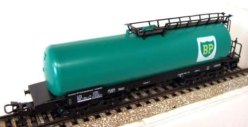 MARKLIN HO: 3-rail AC Plastic BP Oil Tanker in Like New un-boxed condition (Germany)