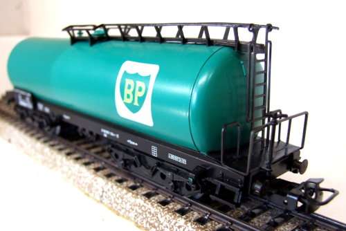 MARKLIN HO: 3-rail AC Plastic BP Oil Tanker in Like New un-boxed condition (Germany)