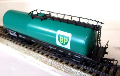 MARKLIN HO: 3-rail AC Plastic BP Oil Tanker in Like New un-boxed condition (Germany)