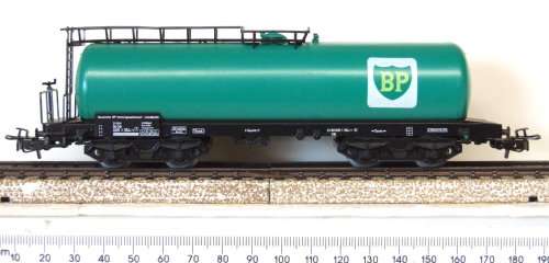 MARKLIN HO: 3-rail AC Plastic BP Oil Tanker in Like New un-boxed condition (Germany)