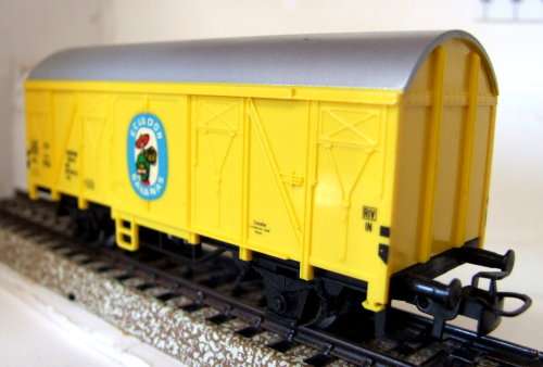 MARKLIN HO: 3-rail AC Plastic Fruit Wagon in Like New un-boxed condition (Germany)