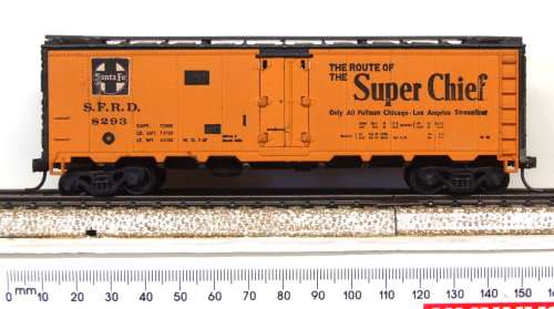 ATHEARN HO: Vintage US 40' Reefer with Metal KD couplers in Good Un-boxed condition(USA)