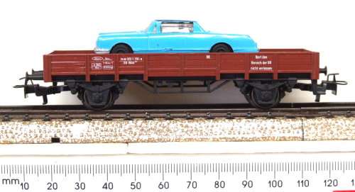 MARKLIN HO: 3-rail AC Plastic Freight Car with Car Load in Good un-boxed condition (Germany)