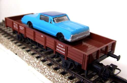 MARKLIN HO: 3-rail AC Plastic Freight Car with Car Load in Good un-boxed condition (Germany)