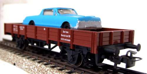 MARKLIN HO: 3-rail AC Plastic Freight Car with Car Load in Good un-boxed condition (Germany)
