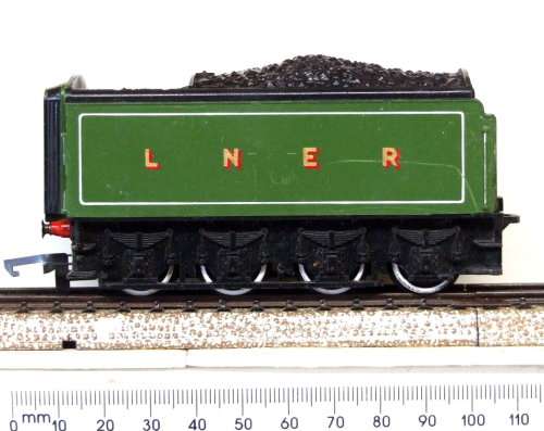 TRI-ANG OO: Vintage LNER Steam Loco Tender in Fair Used Condition  (England)