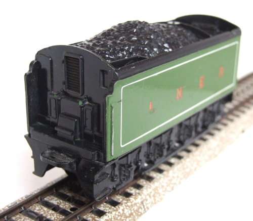 TRI-ANG OO: Vintage LNER Steam Loco Tender in Fair Used Condition  (England)