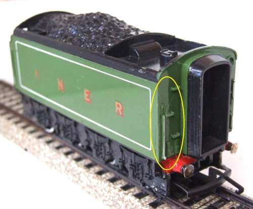 TRI-ANG OO: Vintage LNER Steam Loco Tender in Fair Used Condition  (England)