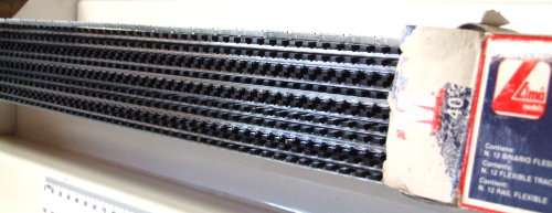 LIMA HO: Metal Flex Track(403042) 12 x  0.9m(10.8m in total) Lengths in NEW Boxed condition.(Italy))