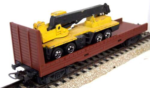 LIMA HO: Bulkhead Freight Wagon with Crane Load in Fair used un-boxed condition (Italy)