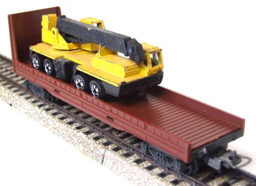 LIMA HO: Bulkhead Freight Wagon with Crane Load in Fair used un-boxed condition (Italy)