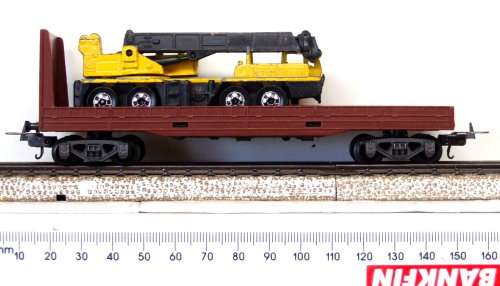 LIMA HO: Bulkhead Freight Wagon with Crane Load in Fair used un-boxed condition (Italy)