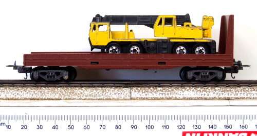 LIMA HO: Bulkhead Freight Wagon with Crane Load in Fair used un-boxed condition (Italy)