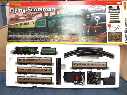 HORNBY OO: Train Set `FLYING SCOTSMAN`  in Like New boxed condition (China)