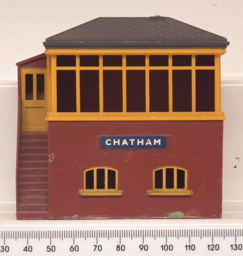 HORNBY SCENERY HO: English `CHATHAM` Switch Building in Fair Used, Un-boxed condition