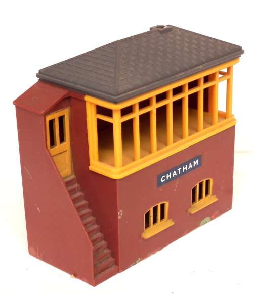 HORNBY SCENERY HO: English `CHATHAM` Switch Building in Fair Used, Un-boxed condition