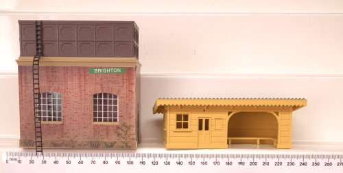 HORNBY SCENERY OO: 2x European Buildings in Good Un-boxed condition