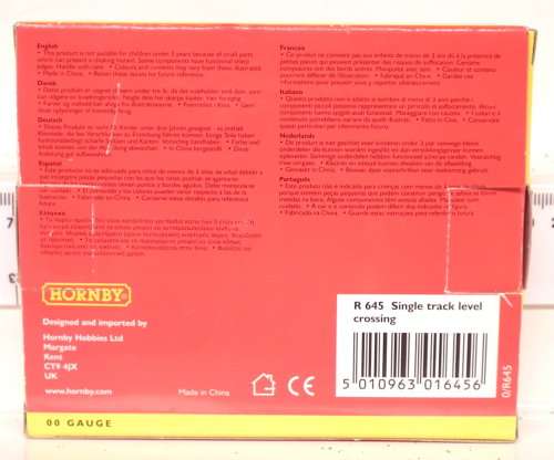 HORNBY ACCESSORIES HO: Complete Single Track Level Crossing(R645) in New Boxed condition.(England)