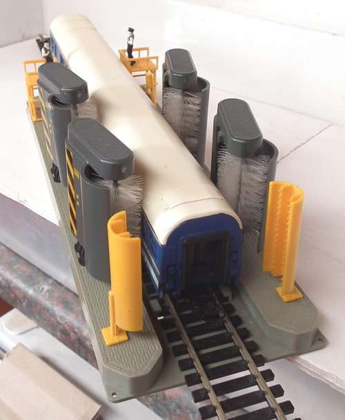 LIMA HO: RARE Passenger Coach Wash Plant(coach and track excluded) in Very Good Un-boxed condition