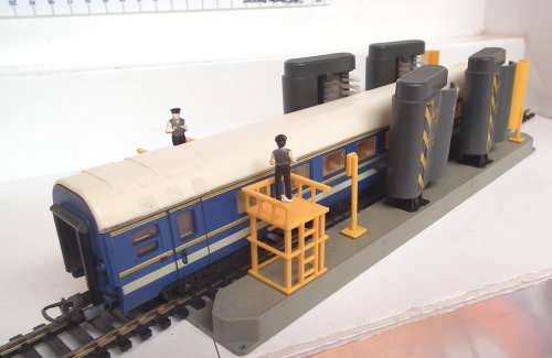 LIMA HO: RARE Passenger Coach Wash Plant(coach and track excluded) in Very Good Un-boxed condition
